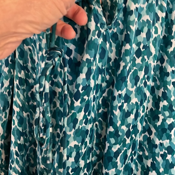 Silky Blouse Sz L very Feminine - Picture 2 of 7